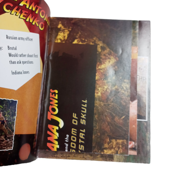 Indiana Jones & The Kingdom of the Crystal Skull Collector's Guide Book & Poster - Picture 3 of 10